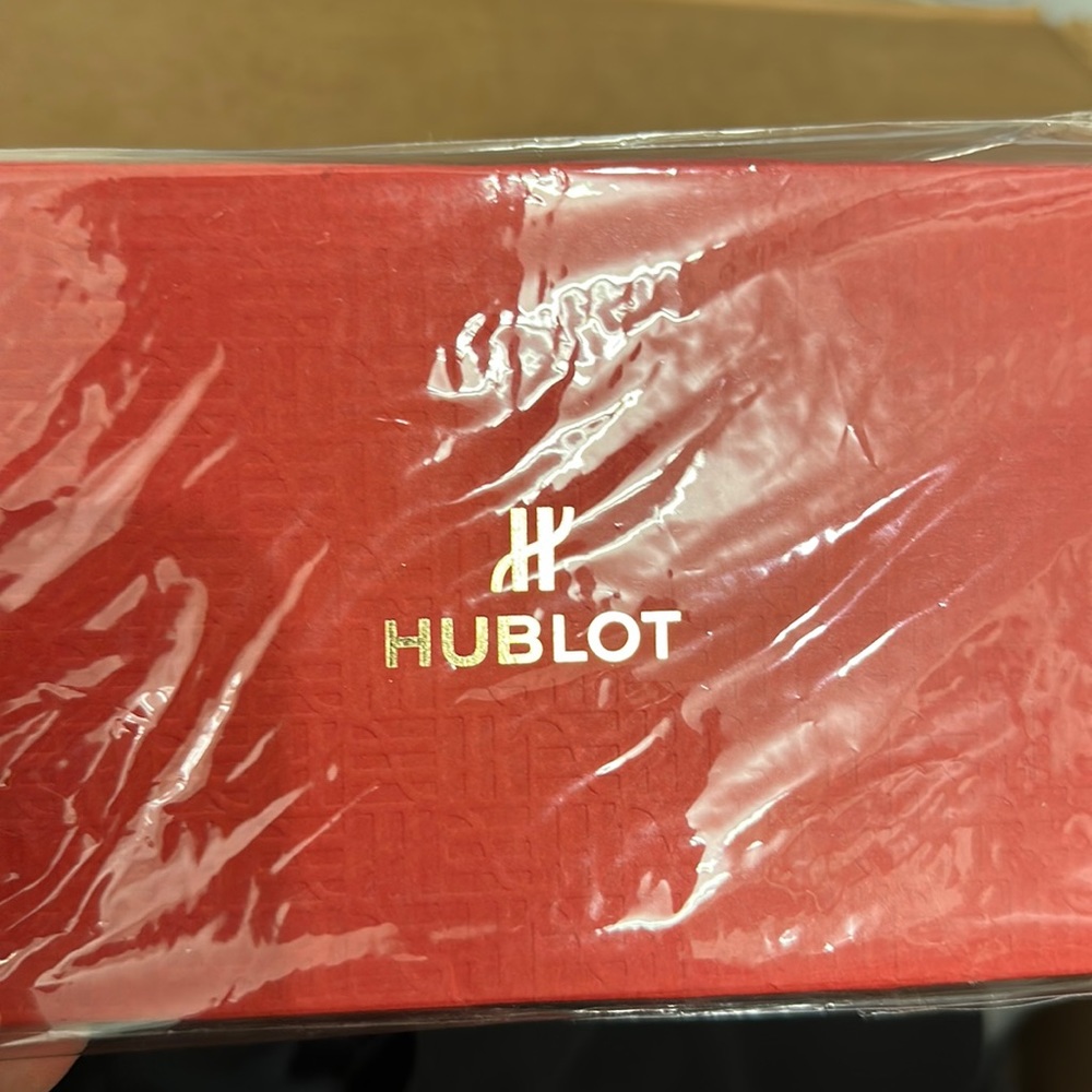 Hublot red envelope